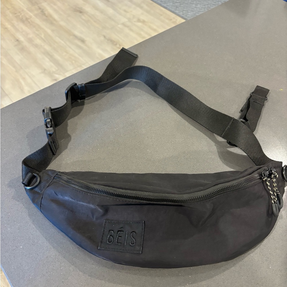 Beis nylon crossbody